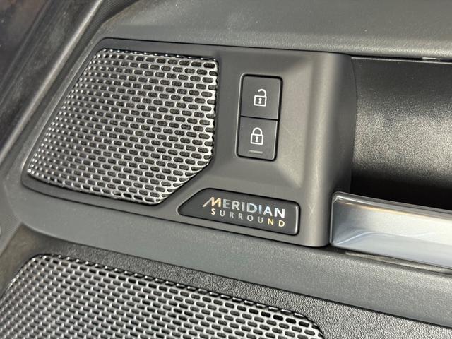 ディフェンダー １１０Ｘ　Ｄ３００　７人乗　ＡｐｐｌｅＣａｒＰｌａｙ　ＨＵＤ　Ｍｅｒｉｄｉａｎ　Ｓｏｕｎｄ（15枚目）