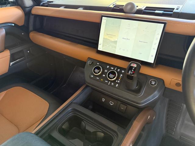 ディフェンダー １１０Ｘ　Ｄ３００　７人乗　ＡｐｐｌｅＣａｒＰｌａｙ　ＨＵＤ　Ｍｅｒｉｄｉａｎ　Ｓｏｕｎｄ（19枚目）