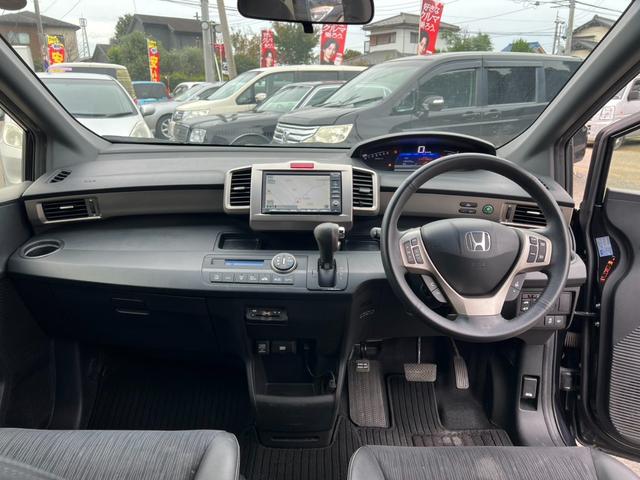 フリードスパイクハイブリッド ジャストセレクション　ハイブリッド　ＥＴＣ　バックカメラ　ナビ　ＴＶ　両側電動スライドドア　オートクルーズコントロール　ＨＩＤ　キーレスエントリー　アイドリングストップ　電動格納ミラー　ＣＶＴ　アルミホイール　ＣＤ　ＡＢＳ（2枚目）