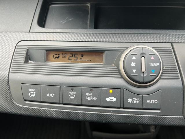 フリードスパイクハイブリッド ジャストセレクション　ハイブリッド　ＥＴＣ　バックカメラ　ナビ　ＴＶ　両側電動スライドドア　オートクルーズコントロール　ＨＩＤ　キーレスエントリー　アイドリングストップ　電動格納ミラー　ＣＶＴ　アルミホイール　ＣＤ　ＡＢＳ（7枚目）