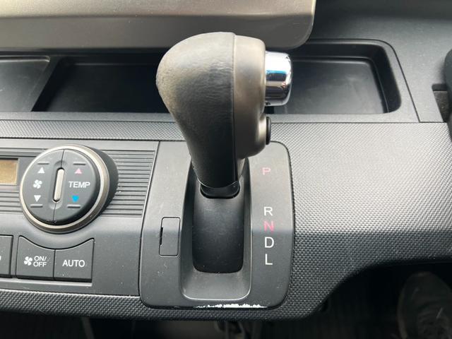 フリードスパイクハイブリッド ジャストセレクション　ハイブリッド　ＥＴＣ　バックカメラ　ナビ　ＴＶ　両側電動スライドドア　オートクルーズコントロール　ＨＩＤ　キーレスエントリー　アイドリングストップ　電動格納ミラー　ＣＶＴ　アルミホイール　ＣＤ　ＡＢＳ（8枚目）