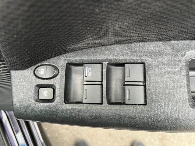 フリードスパイクハイブリッド ジャストセレクション　ハイブリッド　ＥＴＣ　バックカメラ　ナビ　ＴＶ　両側電動スライドドア　オートクルーズコントロール　ＨＩＤ　キーレスエントリー　アイドリングストップ　電動格納ミラー　ＣＶＴ　アルミホイール　ＣＤ　ＡＢＳ（12枚目）