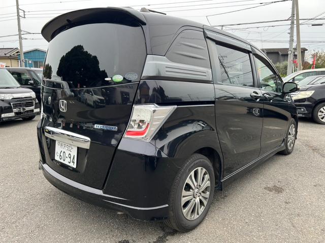 フリードスパイクハイブリッド ジャストセレクション　ハイブリッド　ＥＴＣ　バックカメラ　ナビ　ＴＶ　両側電動スライドドア　オートクルーズコントロール　ＨＩＤ　キーレスエントリー　アイドリングストップ　電動格納ミラー　ＣＶＴ　アルミホイール　ＣＤ　ＡＢＳ（16枚目）