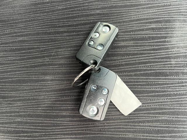 フリードスパイクハイブリッド ジャストセレクション　ハイブリッド　ＥＴＣ　バックカメラ　ナビ　ＴＶ　両側電動スライドドア　オートクルーズコントロール　ＨＩＤ　キーレスエントリー　アイドリングストップ　電動格納ミラー　ＣＶＴ　アルミホイール　ＣＤ　ＡＢＳ（34枚目）