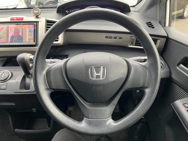 フリードスパイク G ジャストセレクション ナビ TV 両側スライド・片側電動 HID スマートキー 電動格納ミラー ウォークスルー CVT アルミホイール CD USB Bluetooth ABS エアコン パワーステアリング(3枚目)