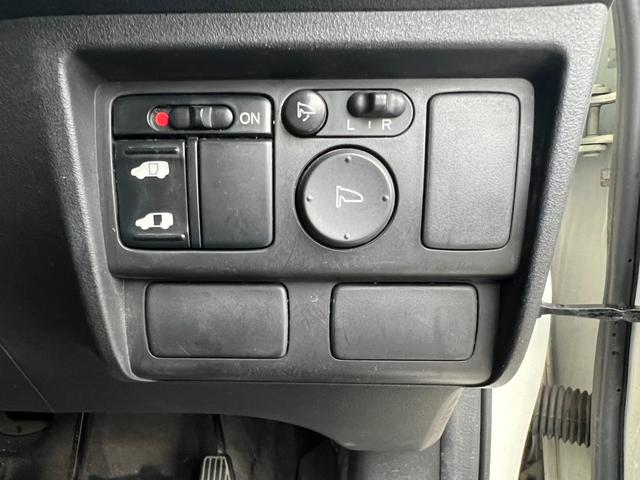 フリードスパイク G ジャストセレクション ナビ TV 両側スライド・片側電動 HID スマートキー 電動格納ミラー ウォークスルー CVT アルミホイール CD USB Bluetooth ABS エアコン パワーステアリング(8枚目)