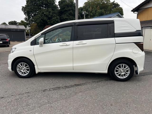 フリードスパイク G ジャストセレクション ナビ TV 両側スライド・片側電動 HID スマートキー 電動格納ミラー ウォークスルー CVT アルミホイール CD USB Bluetooth ABS エアコン パワーステアリング(15枚目)