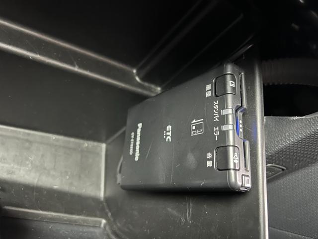 ソリオ ブラック&ホワイト ETC ナビ TV 両側電動スライドドア HID スマートキー 電動格納ミラー ウォークスルー CVT アルミホイール CD DVD再生 USB 盗難防止システム 衝突安全ボディ ABS エアコン(7枚目)