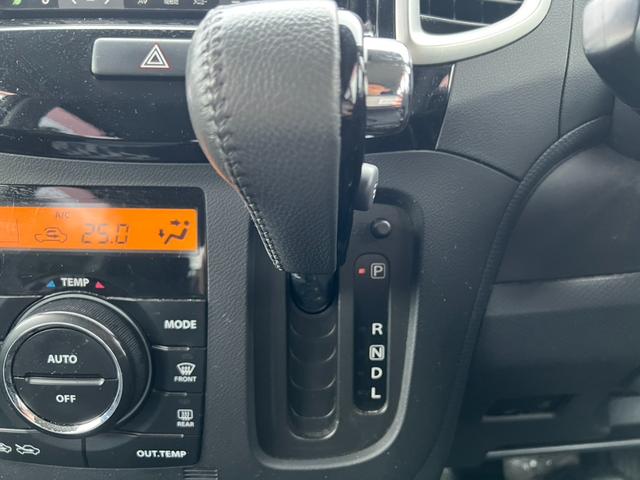 ソリオ ブラック&ホワイト ETC ナビ TV 両側電動スライドドア HID スマートキー 電動格納ミラー ウォークスルー CVT アルミホイール CD DVD再生 USB 盗難防止システム 衝突安全ボディ ABS エアコン(10枚目)