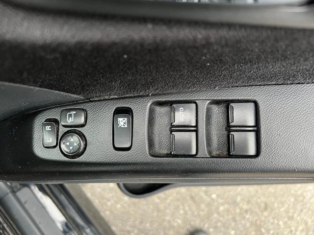 ソリオ ブラック&ホワイト ETC ナビ TV 両側電動スライドドア HID スマートキー 電動格納ミラー ウォークスルー CVT アルミホイール CD DVD再生 USB 盗難防止システム 衝突安全ボディ ABS エアコン(28枚目)