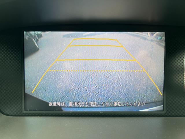 オデッセイ アブソルート　ＥＴＣ　バックカメラ　ナビ　オートクルーズコントロール　ＨＩＤ　サンルーフ　キーレスエントリー　電動格納ミラー　ＡＴ　アルミホイール　ＣＤ　盗難防止システム　衝突安全ボディ　ＡＢＳ　ＥＳＣ　エアコン（4枚目）