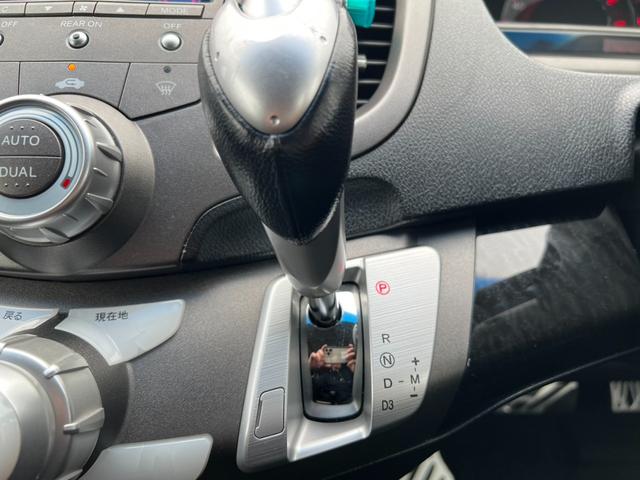 オデッセイ アブソルート　ＥＴＣ　バックカメラ　ナビ　オートクルーズコントロール　ＨＩＤ　サンルーフ　キーレスエントリー　電動格納ミラー　ＡＴ　アルミホイール　ＣＤ　盗難防止システム　衝突安全ボディ　ＡＢＳ　ＥＳＣ　エアコン（8枚目）