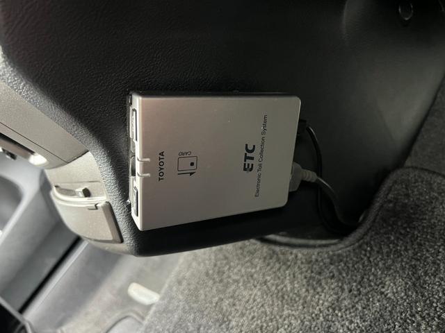 オデッセイ アブソルート　ＥＴＣ　バックカメラ　ナビ　オートクルーズコントロール　ＨＩＤ　サンルーフ　キーレスエントリー　電動格納ミラー　ＡＴ　アルミホイール　ＣＤ　盗難防止システム　衝突安全ボディ　ＡＢＳ　ＥＳＣ　エアコン（9枚目）