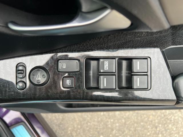 オデッセイ アブソルート　ＥＴＣ　バックカメラ　ナビ　オートクルーズコントロール　ＨＩＤ　サンルーフ　キーレスエントリー　電動格納ミラー　ＡＴ　アルミホイール　ＣＤ　盗難防止システム　衝突安全ボディ　ＡＢＳ　ＥＳＣ　エアコン（12枚目）