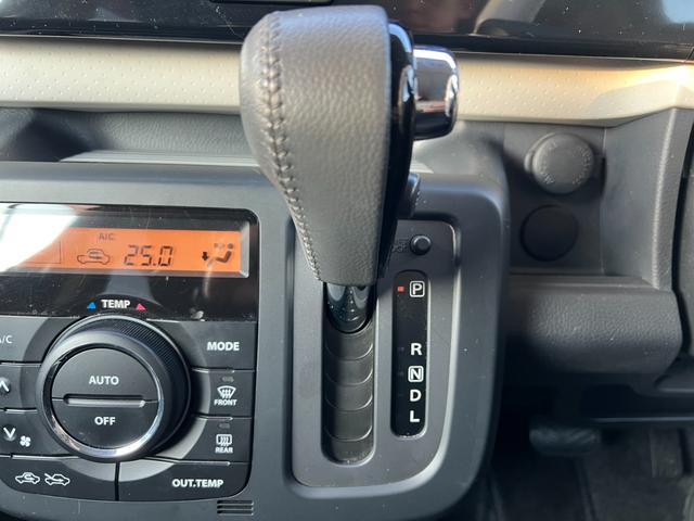 ＭＲワゴン １０ｔｈアニバーサリー　リミテッド　ＥＴＣ　ナビ　ＴＶ　オートライト　ＨＩＤ　スマートキー　電動格納ミラー　ベンチシート　ＣＶＴ　盗難防止システム　ＡＢＳ　ＣＤ　ＵＳＢ　Ｂｌｕｅｔｏｏｔｈ　アルミホイール　衝突安全ボディ　エアコン（8枚目）