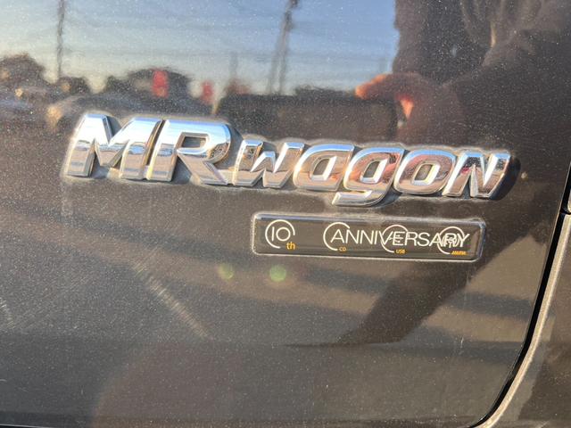ＭＲワゴン １０ｔｈアニバーサリー　リミテッド　ＥＴＣ　ナビ　ＴＶ　オートライト　ＨＩＤ　スマートキー　電動格納ミラー　ベンチシート　ＣＶＴ　盗難防止システム　ＡＢＳ　ＣＤ　ＵＳＢ　Ｂｌｕｅｔｏｏｔｈ　アルミホイール　衝突安全ボディ　エアコン（31枚目）