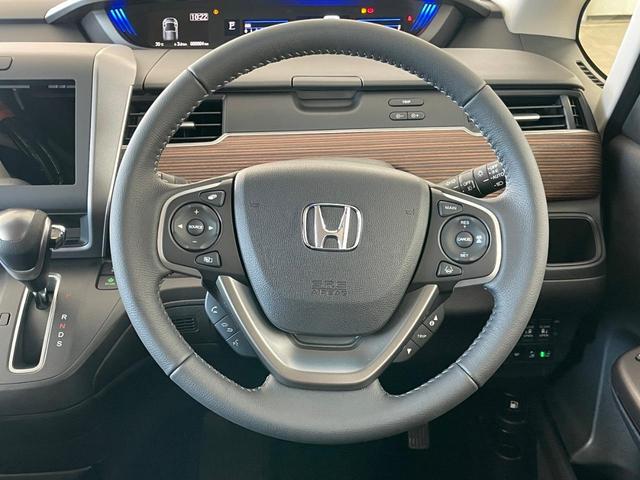 フリード クロスター　登録済未使用車／Ｈｏｎｄａ　ＳＥＮＳＩＮＧ／両側電動／ＬＥＤヘッドライト／シートヒーター／３列シート／純正１５ＡＷ／スマートキー（27枚目）