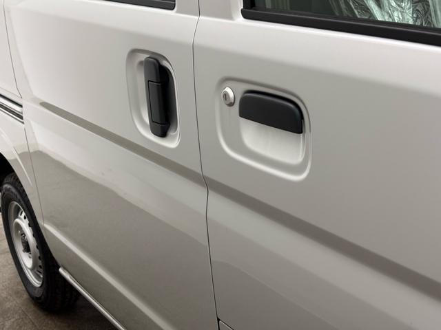 エブリイ ＰＡリミテッド　衝突被害軽減システム　誤発進抑制装置　キーレス　マニュアルエアコン　アイドリングストップ　オートライト（16枚目）