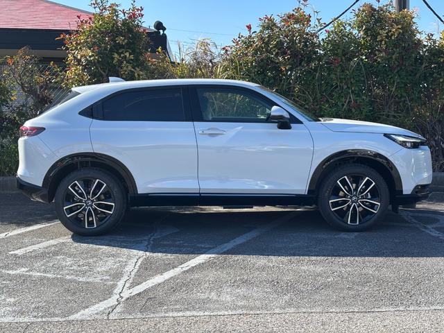 ヴェゼル ｅ：ＨＥＶ　Ｚ　登録済未使用車　ＨｏｎｄａＳＥＮＳＩＮＧ　パワーリアゲート　電子パーキング　ブレーキホールド（6枚目）