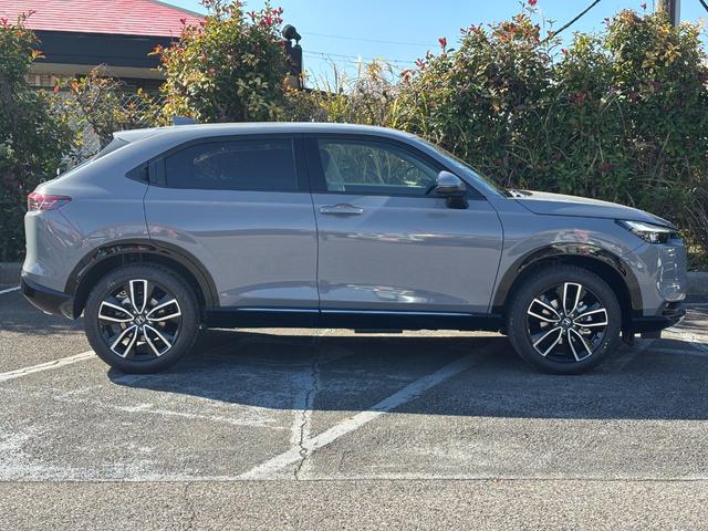 ヴェゼル ｅ：ＨＥＶ　Ｚ　登録済未使用車　ＨｏｎｄａＳＥＮＳＩＮＧ　パワーリアゲート　電子パーキング　ブレーキホールド（5枚目）