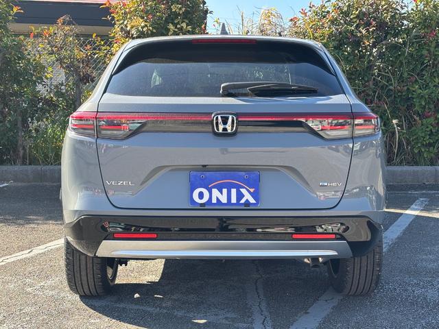 ヴェゼル ｅ：ＨＥＶ　Ｚ　登録済未使用車　ＨｏｎｄａＳＥＮＳＩＮＧ　パワーリアゲート　電子パーキング　ブレーキホールド（7枚目）