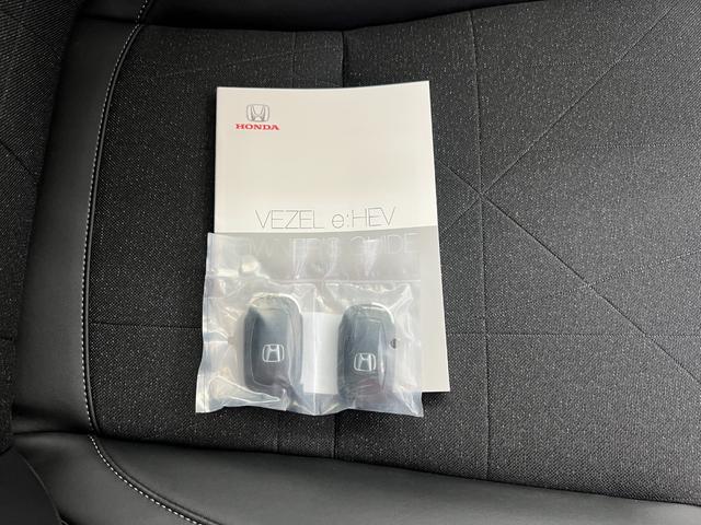 ヴェゼル ｅ：ＨＥＶ　Ｚ　登録済未使用車　ＨｏｎｄａＳＥＮＳＩＮＧ　パワーリアゲート　電子パーキング　ブレーキホールド（19枚目）