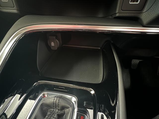 ヴェゼル ｅ：ＨＥＶ　Ｚ　登録済未使用車　ＨｏｎｄａＳＥＮＳＩＮＧ　パワーリアゲート　電子パーキング　ブレーキホールド（19枚目）