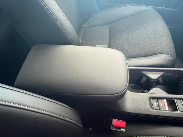 ヴェゼル ｅ：ＨＥＶ　Ｚ　登録済未使用車　ＨｏｎｄａＳＥＮＳＩＮＧ　パワーリアゲート　電子パーキング　ブレーキホールド（21枚目）