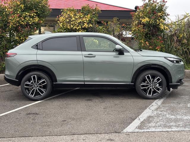 ヴェゼル ｅ：ＨＥＶ　Ｚ　登録済未使用車　ＨｏｎｄａＳＥＮＳＩＮＧ　パワーリアゲート　電子パーキング　ブレーキホールド（5枚目）