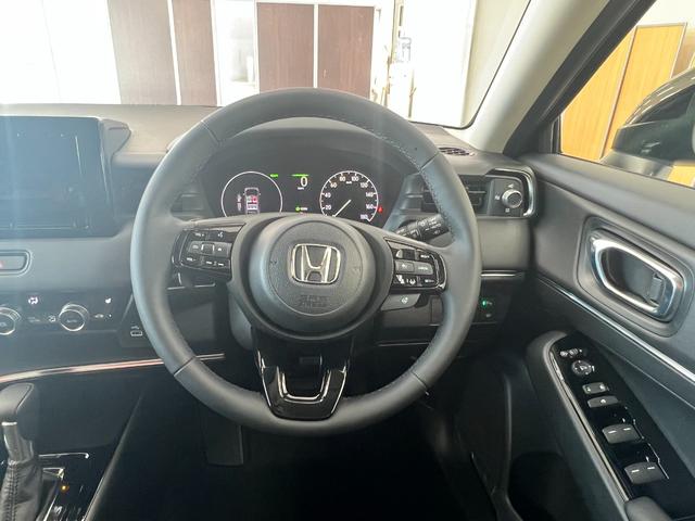 ヴェゼル ｅ：ＨＥＶ　Ｚ　登録済未使用車　ＨｏｎｄａＳＥＮＳＩＮＧ　パワーリアゲート　電子パーキング　ブレーキホールド（12枚目）