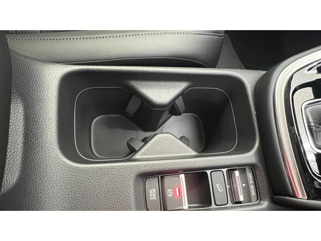 ヴェゼル ｅ：ＨＥＶ　Ｚ　登録済未使用車　ＨｏｎｄａＳＥＮＳＩＮＧ　パワーリアゲート　電子パーキング　ブレーキホールド（15枚目）