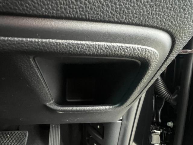 ヴェゼル ｅ：ＨＥＶ　Ｚ　登録済未使用車　ＨｏｎｄａＳＥＮＳＩＮＧ　パワーリアゲート　電子パーキング　ブレーキホールド（18枚目）