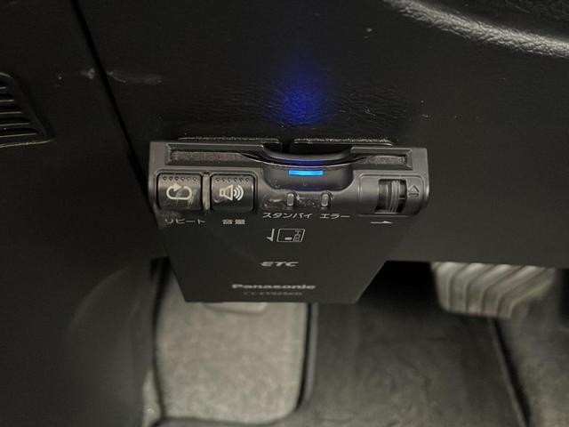 セレナ Ｓ　禁煙車　社外ナビ　Ｂｌｕｅｔｏｏｔｈ　クルーズコントロール　全方位カメラ　オートライト　衝突軽減システム　コーナーセンサー　標識検知機能　ＥＴＣ　電動格納ミラー　片側イージークローザードア（7枚目）