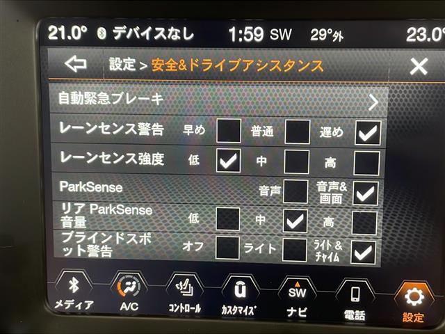 ジープ・レネゲード リミテッド　ワンオーナー　禁煙車　純正メモリナビ　バックカメラ　Ｂｌｕｅｔｏｏｔｈ／ＵＳＢ／ＡＵＸ接続　左右分離オートエアコン　アダプティブクルーズコントロール　ＥＴＣ２．０　純正１７インチアルミホイール（2枚目）