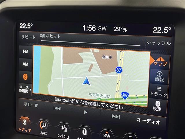 ジープ・レネゲード リミテッド　ワンオーナー　禁煙車　純正メモリナビ　バックカメラ　Ｂｌｕｅｔｏｏｔｈ／ＵＳＢ／ＡＵＸ接続　左右分離オートエアコン　アダプティブクルーズコントロール　ＥＴＣ２．０　純正１７インチアルミホイール（7枚目）