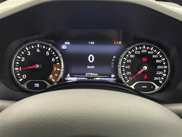 ジープ・レネゲード リミテッド　ワンオーナー　禁煙車　純正メモリナビ　バックカメラ　Ｂｌｕｅｔｏｏｔｈ／ＵＳＢ／ＡＵＸ接続　左右分離オートエアコン　アダプティブクルーズコントロール　ＥＴＣ２．０　純正１７インチアルミホイール（9枚目）