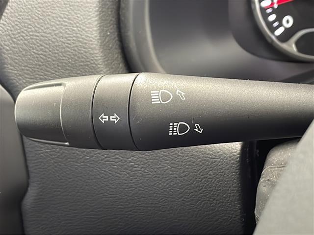 ジープ・レネゲード リミテッド　ワンオーナー　禁煙車　純正メモリナビ　バックカメラ　Ｂｌｕｅｔｏｏｔｈ／ＵＳＢ／ＡＵＸ接続　左右分離オートエアコン　アダプティブクルーズコントロール　ＥＴＣ２．０　純正１７インチアルミホイール（10枚目）