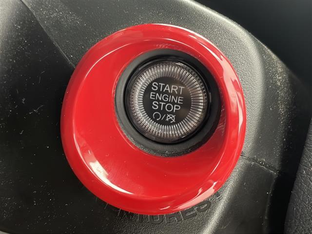 ジープ・レネゲード リミテッド　ワンオーナー　禁煙車　純正メモリナビ　バックカメラ　Ｂｌｕｅｔｏｏｔｈ／ＵＳＢ／ＡＵＸ接続　左右分離オートエアコン　アダプティブクルーズコントロール　ＥＴＣ２．０　純正１７インチアルミホイール（14枚目）