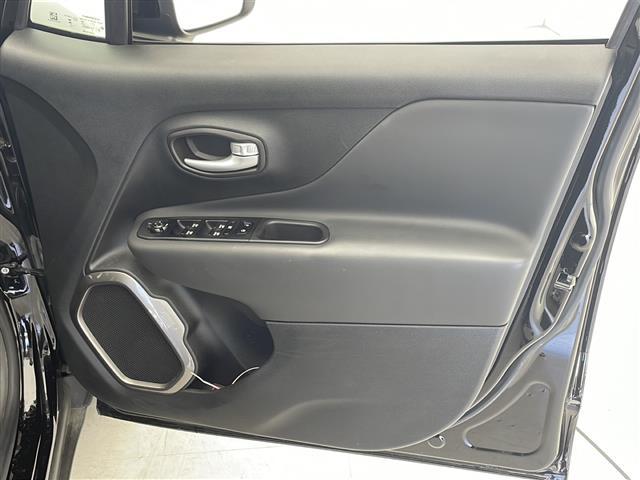 ジープ・レネゲード リミテッド　ワンオーナー　禁煙車　純正メモリナビ　バックカメラ　Ｂｌｕｅｔｏｏｔｈ／ＵＳＢ／ＡＵＸ接続　左右分離オートエアコン　アダプティブクルーズコントロール　ＥＴＣ２．０　純正１７インチアルミホイール（22枚目）