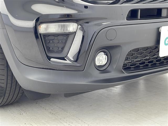 ジープ・レネゲード リミテッド　ワンオーナー　禁煙車　純正メモリナビ　バックカメラ　Ｂｌｕｅｔｏｏｔｈ／ＵＳＢ／ＡＵＸ接続　左右分離オートエアコン　アダプティブクルーズコントロール　ＥＴＣ２．０　純正１７インチアルミホイール（37枚目）