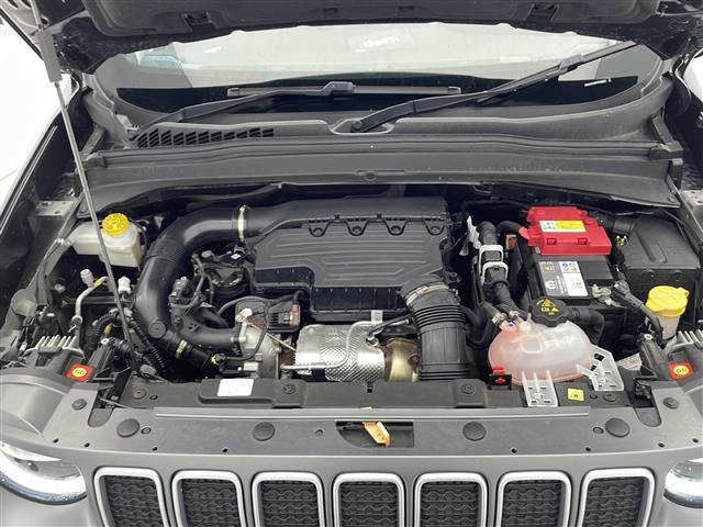 ジープ・レネゲード リミテッド　ワンオーナー　禁煙車　純正メモリナビ　バックカメラ　Ｂｌｕｅｔｏｏｔｈ／ＵＳＢ／ＡＵＸ接続　左右分離オートエアコン　アダプティブクルーズコントロール　ＥＴＣ２．０　純正１７インチアルミホイール（40枚目）