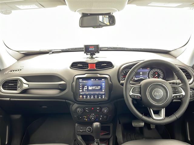 ジープ・レネゲード リミテッド　ワンオーナー　禁煙車　純正メモリナビ　バックカメラ　Ｂｌｕｅｔｏｏｔｈ／ＵＳＢ／ＡＵＸ接続　左右分離オートエアコン　アダプティブクルーズコントロール　ＥＴＣ２．０　純正１７インチアルミホイール（42枚目）