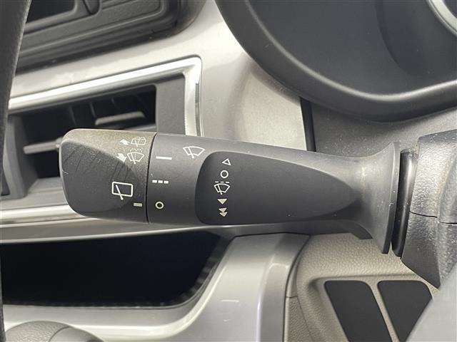キャスト スタイルＸ　横滑り防止装置　社外オーディオ（ＦＭ／ＡＭ）　スマートキー　ハロゲンヘッドライト　エンジンプッシュスタート　電動格納ミラー　純正サイドバイザー　純正フロアマット　Ｗエアバッグ（5枚目）
