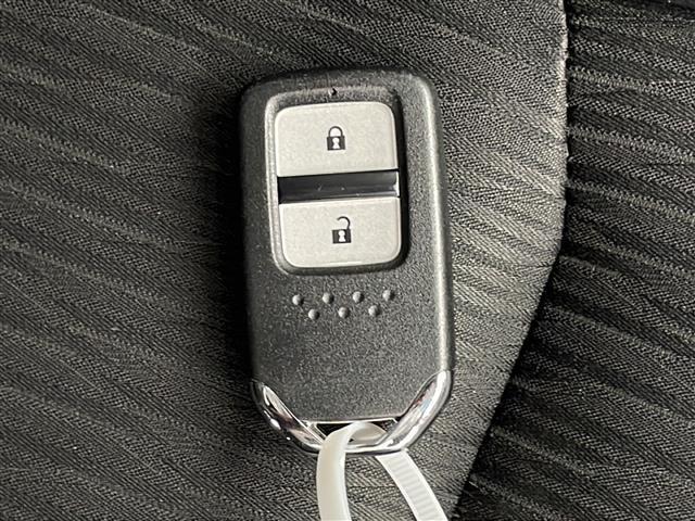 ヴェゼル ハイブリッドZ・ホンダセンシング 禁煙車 ホンダセンシング 純正9インチナビ BT/CD/DVD/TV ステアリングスイッチ オートライト オートワイパー スマートキーFシートヒーター 純正AW LEDライト パドルシフト(18枚目)