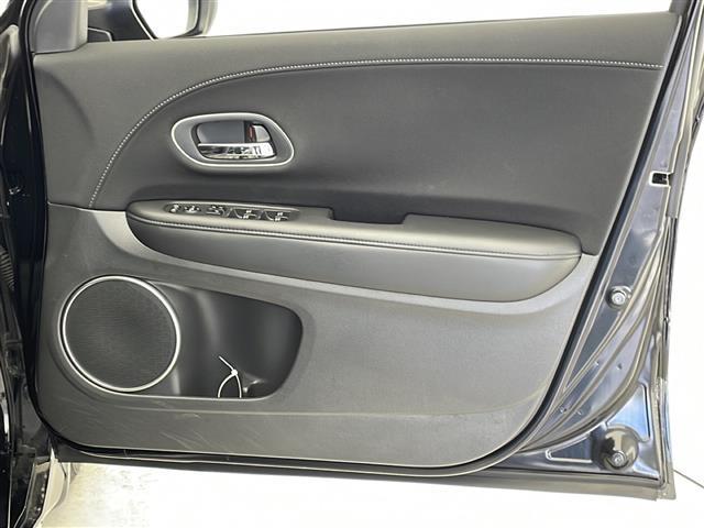 ヴェゼル ハイブリッドZ・ホンダセンシング 禁煙車 ホンダセンシング 純正9インチナビ BT/CD/DVD/TV ステアリングスイッチ オートライト オートワイパー スマートキーFシートヒーター 純正AW LEDライト パドルシフト(23枚目)