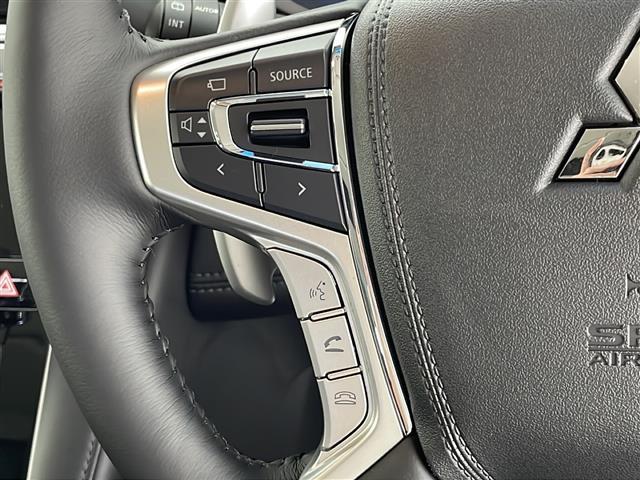 デリカD:5 ブラックエディション 衝突軽減ブレーキ レーンキープアシスト レーダークルーズコントロール 社外メモリナビ フリップダウンモニター バックカメラ スマートキー アイドリングストップ LEDヘッドライト Wエアバッグ(9枚目)