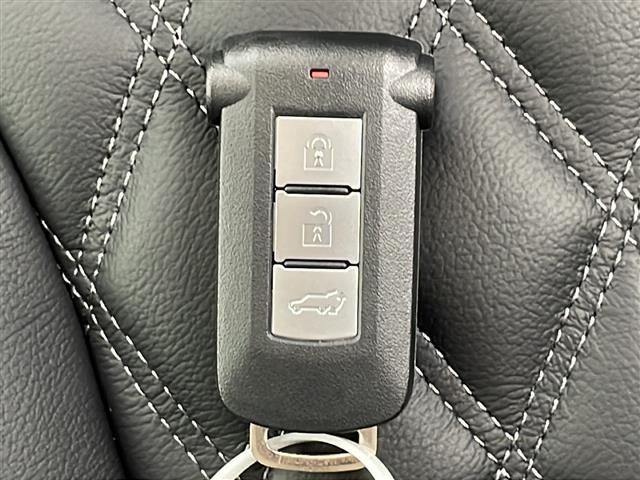 デリカD:5 ブラックエディション 衝突軽減ブレーキ レーンキープアシスト レーダークルーズコントロール 社外メモリナビ フリップダウンモニター バックカメラ スマートキー アイドリングストップ LEDヘッドライト Wエアバッグ(13枚目)