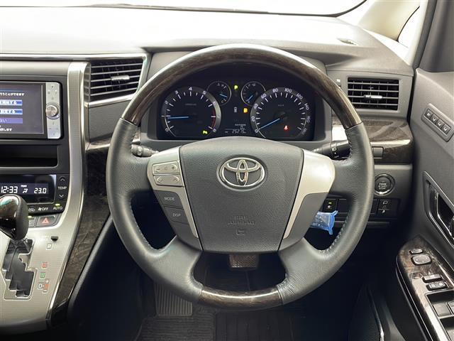 アルファード エンジンスタートボタン/前後コーナーセンサー/バックカメラ/フィリップダウンモニター/パワーシート/ETC/MTモード付AT/電動格納ミラー/オットマン/純正フロアマット/純正アルミホイール/禁煙車(8枚目)