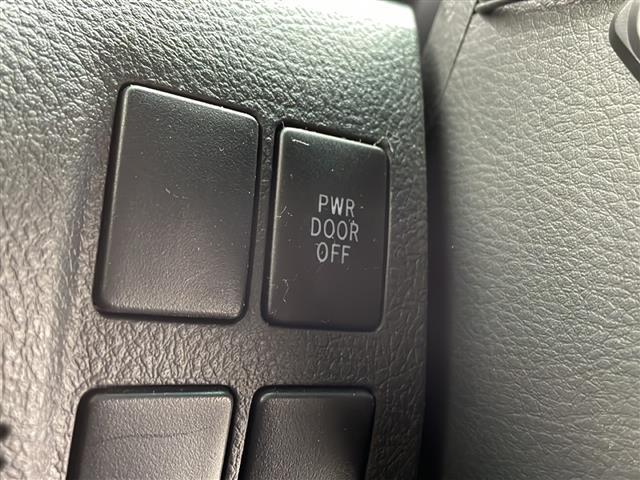 アルファード エンジンスタートボタン/前後コーナーセンサー/バックカメラ/フィリップダウンモニター/パワーシート/ETC/MTモード付AT/電動格納ミラー/オットマン/純正フロアマット/純正アルミホイール/禁煙車(19枚目)