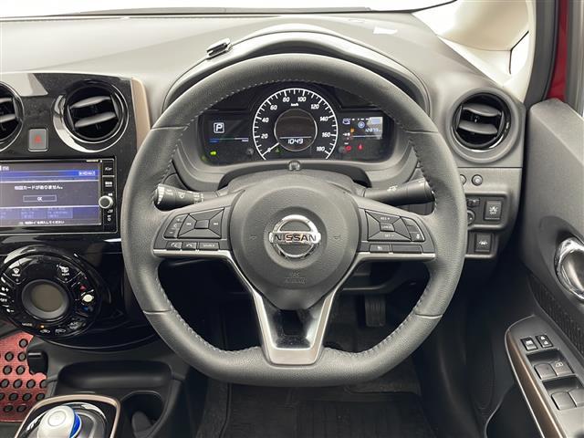 ノート 　衝突軽減ブレーキ　レーンキープアシスト　レーダークルーズコントロール　純正ＳＤナビ　ＥＴＣ　アイドリングストップ　スマートキー　ハーフレザーシート　ＬＥＤヘッドライト　社外フロアマット（6枚目）